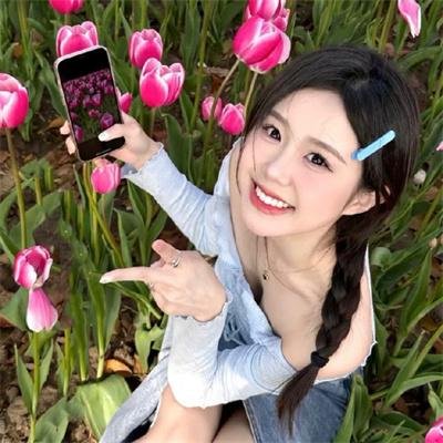 她来自胡志明市